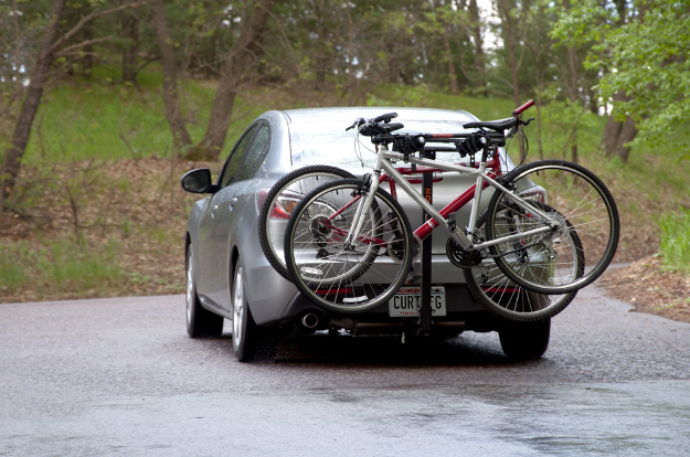 Car hitch bike rack on CURT class 1 hitch