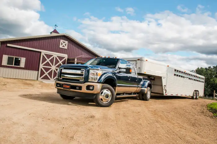 Truck Towing Gooseneck Horse Trailer